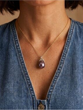DROP Purple Pearl Necklace